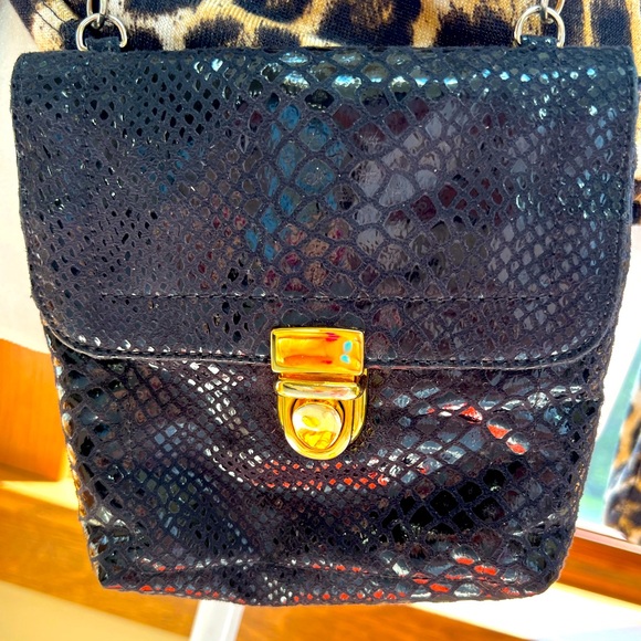 Bags by Pinky Black Snakeskin Crossbody Traveler Gold Hardware Purse - Picture 1 of 8